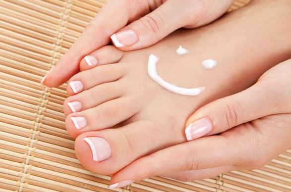 10-diy-homemade-pedicure-tips-for-healthy-soft-feet