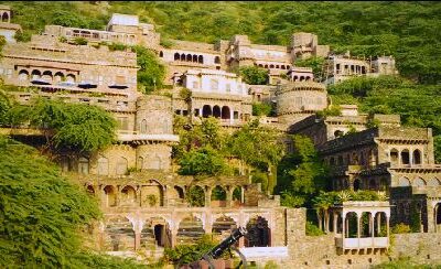 गंधर्वपुरी का श्रापित गाँव गंधर्वपुरी का श्रापित गाँव