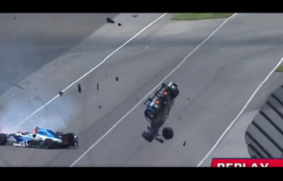 वीडियो: तेज रफ़्तार टक्कर के बाद टुकड़े-टुकड़े हो हवा में उड़ी कार, ड्राइवर को खरोंच तक नहीं